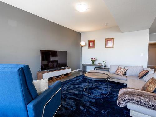 2182 Crosshill Drive, Kamloops, BC - Indoor Photo Showing Living Room