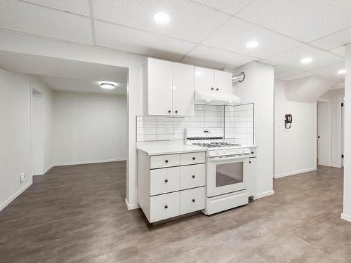 300 Cherry Ave, Kamloops, BC - Indoor Photo Showing Kitchen