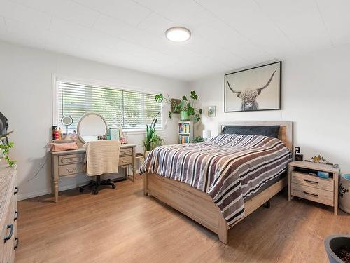 300 Cherry Ave, Kamloops, BC - Indoor Photo Showing Bedroom