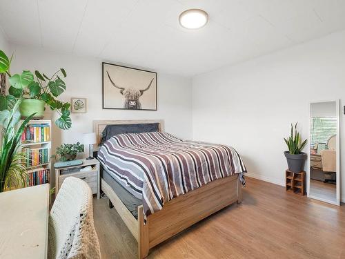 300 Cherry Ave, Kamloops, BC - Indoor Photo Showing Bedroom