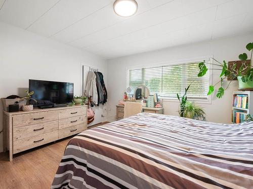 300 Cherry Ave, Kamloops, BC - Indoor Photo Showing Bedroom