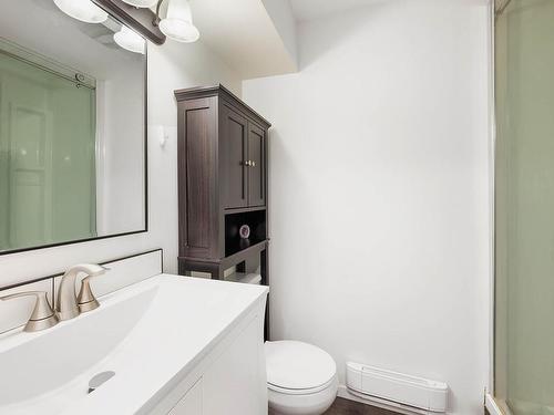 300 Cherry Ave, Kamloops, BC - Indoor Photo Showing Bathroom