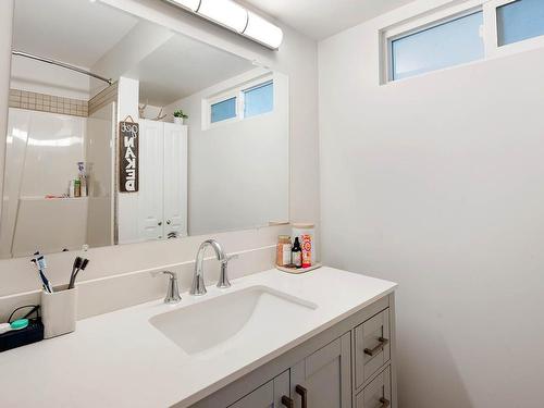 300 Cherry Ave, Kamloops, BC - Indoor Photo Showing Bathroom