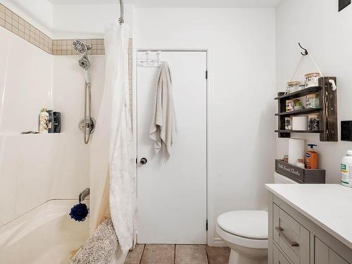 300 Cherry Ave, Kamloops, BC - Indoor Photo Showing Bathroom