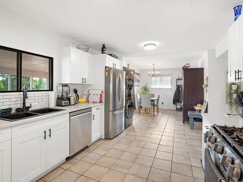 300 Cherry Ave, Kamloops, BC - Indoor Photo Showing Kitchen With Double Sink