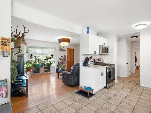 300 Cherry Ave, Kamloops, BC - Indoor Photo Showing Kitchen