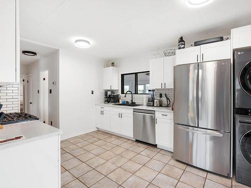 300 Cherry Ave, Kamloops, BC - Indoor Photo Showing Kitchen