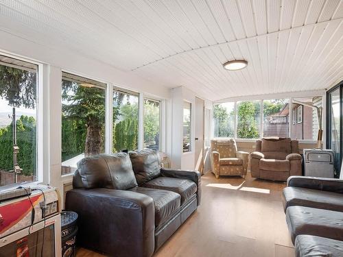 300 Cherry Ave, Kamloops, BC - Indoor Photo Showing Living Room