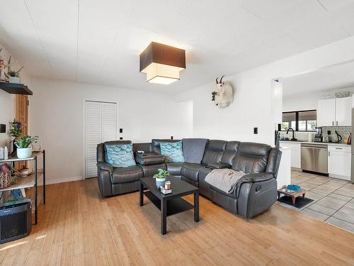 300 Cherry Ave, Kamloops, BC - Indoor Photo Showing Living Room