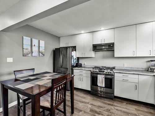 1885 Gellrich Ave, Kamloops, BC - Indoor Photo Showing Kitchen