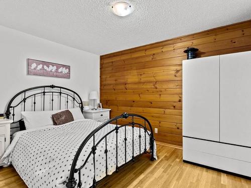 4853 Clearwater Valley Rd, Clearwater, BC - Indoor Photo Showing Bedroom