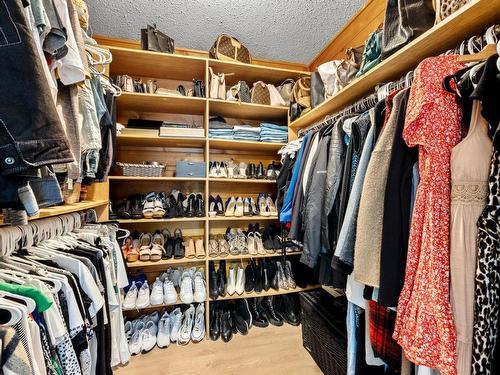 4853 Clearwater Valley Rd, Clearwater, BC - Indoor With Storage