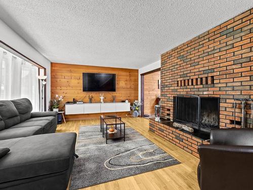 4853 Clearwater Valley Rd, Clearwater, BC - Indoor Photo Showing Living Room With Fireplace