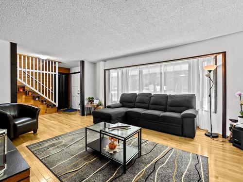 4853 Clearwater Valley Rd, Clearwater, BC - Indoor Photo Showing Living Room