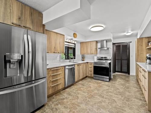 4853 Clearwater Valley Rd, Clearwater, BC - Indoor Photo Showing Kitchen