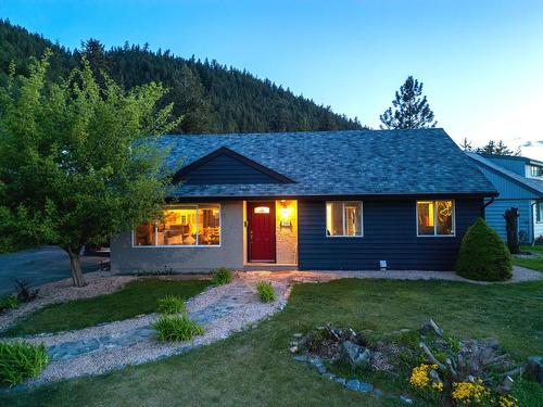 2599 Qu'Appelle Blvd, Kamloops, BC - Outdoor