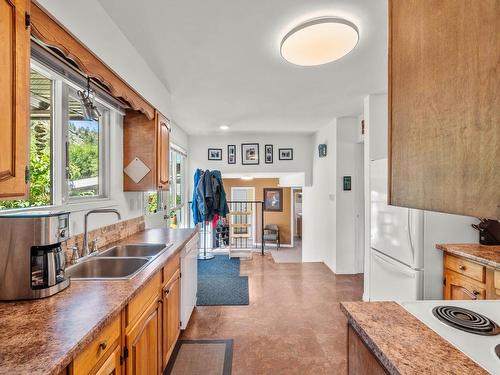 5299 Dallas Drive, Kamloops, BC - Indoor Photo Showing Kitchen With Double Sink