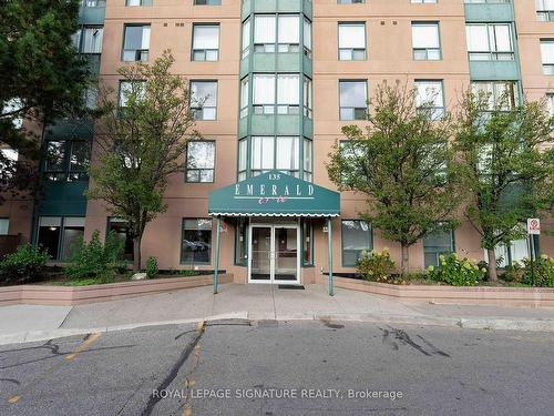 215-135 Hillcrest Ave, Mississauga, ON - Outdoor With Facade