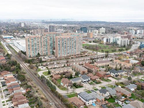 215-135 Hillcrest Ave, Mississauga, ON - Outdoor With View