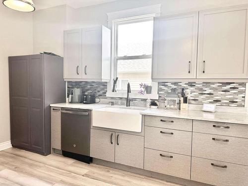 536 Catherine Street, Thunder Bay, ON - Indoor Photo Showing Kitchen