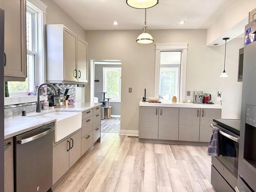 536 Catherine Street, Thunder Bay, ON - Indoor Photo Showing Kitchen