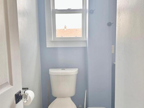 536 Catherine Street, Thunder Bay, ON - Indoor Photo Showing Bathroom