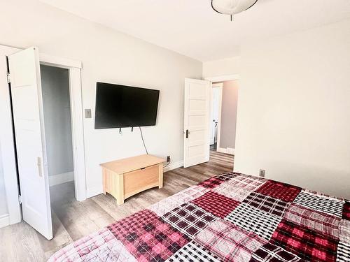 536 Catherine Street, Thunder Bay, ON - Indoor Photo Showing Bedroom