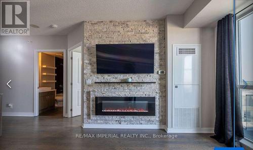 Ne1510 - 9205 Yonge Street, Richmond Hill, ON - Indoor Photo Showing Living Room With Fireplace