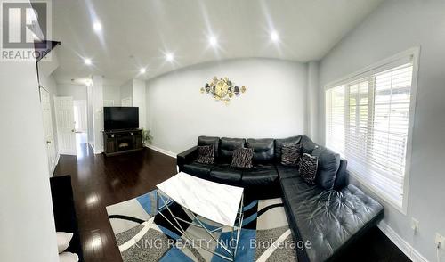 40 Starfish Court, Brampton (Sandringham-Wellington), ON - Indoor Photo Showing Living Room