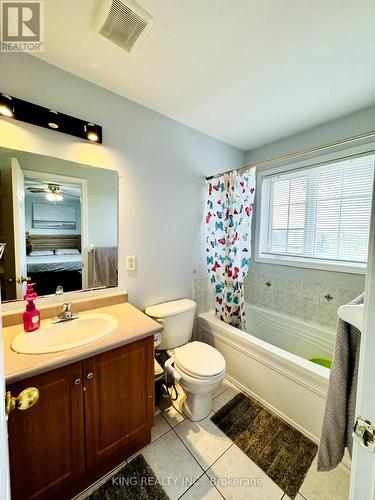 40 Starfish Court, Brampton (Sandringham-Wellington), ON - Indoor Photo Showing Bathroom