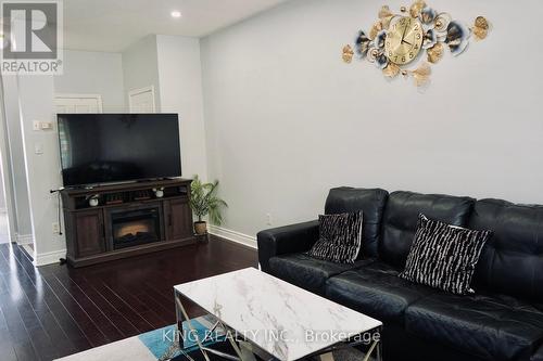 40 Starfish Court, Brampton (Sandringham-Wellington), ON - Indoor Photo Showing Living Room