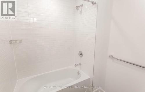 1117 - 3220 William Coltson Avenue, Oakville, ON - Indoor Photo Showing Bathroom