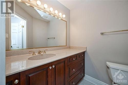 main floor bath - 38 Knudson Drive, Ottawa, ON - Indoor Photo Showing Bathroom