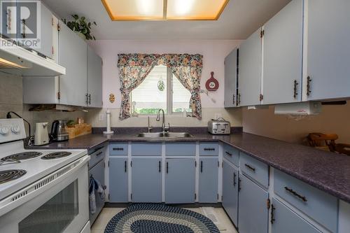 12780 Hillcrest Drive, Prince George, BC - Indoor Photo Showing Kitchen With Double Sink