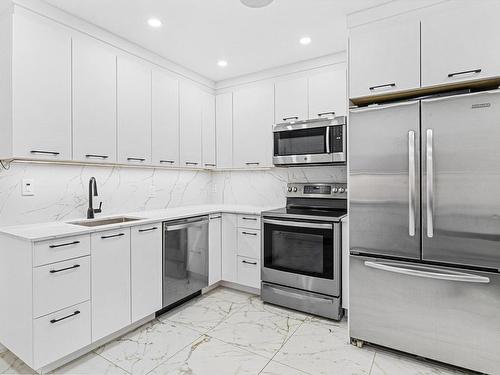 Kitchen - 5726 Av. Palmer, Côte-Saint-Luc, QC - Indoor Photo Showing Kitchen