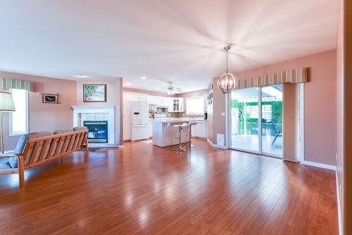 505 Redwing Drive, Penticton, BC - Indoor Photo Showing Living Room With Fireplace