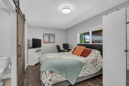 832 Walrod Street, Kelowna, BC - Indoor Photo Showing Bedroom