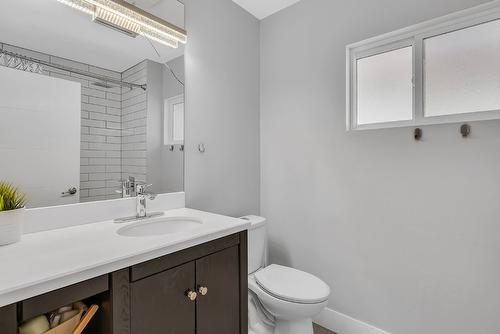 832 Walrod Street, Kelowna, BC - Indoor Photo Showing Bathroom