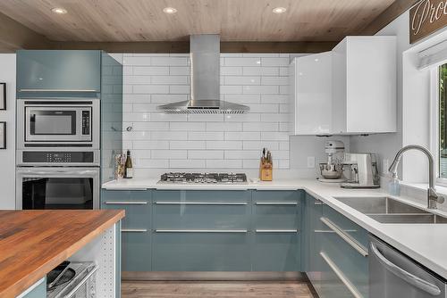 832 Walrod Street, Kelowna, BC - Indoor Photo Showing Kitchen With Double Sink With Upgraded Kitchen