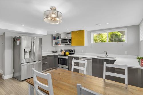 832 Walrod Street, Kelowna, BC - Indoor Photo Showing Kitchen With Upgraded Kitchen