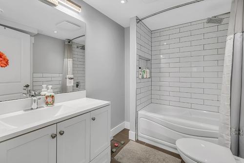 832 Walrod Street, Kelowna, BC - Indoor Photo Showing Bathroom