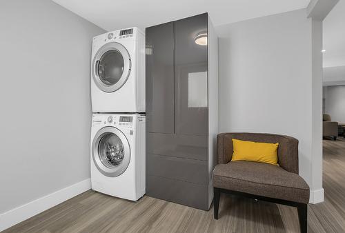 832 Walrod Street, Kelowna, BC - Indoor Photo Showing Laundry Room