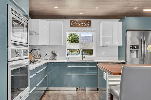 832 Walrod Street, Kelowna, BC - Indoor Photo Showing Kitchen