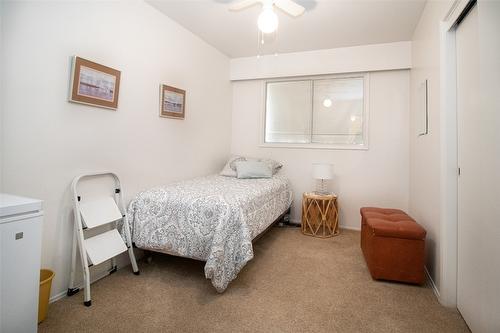 215 Sadler Road, Kelowna, BC - Indoor Photo Showing Bedroom