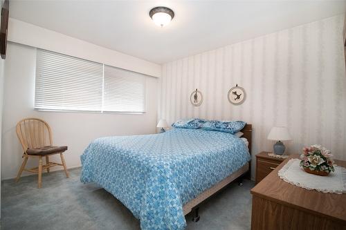 215 Sadler Road, Kelowna, BC - Indoor Photo Showing Bedroom