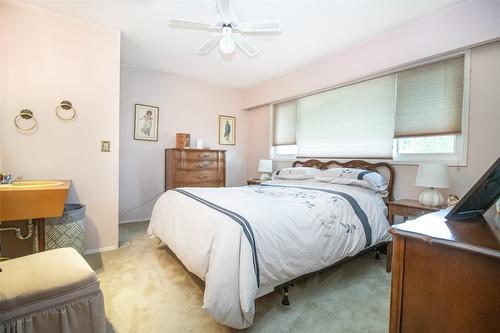 215 Sadler Road, Kelowna, BC - Indoor Photo Showing Bedroom