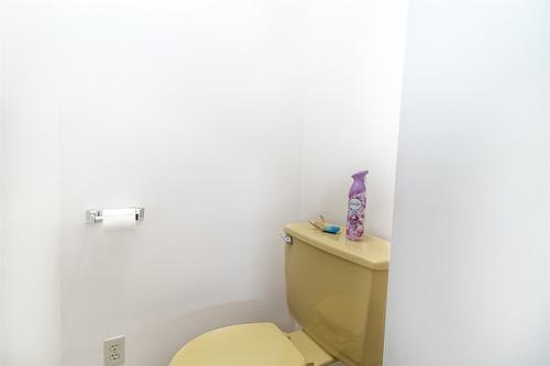 215 Sadler Road, Kelowna, BC - Indoor Photo Showing Bathroom