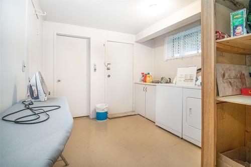 215 Sadler Road, Kelowna, BC - Indoor Photo Showing Laundry Room