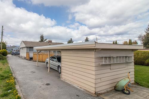 215 Sadler Road, Kelowna, BC - Outdoor With Exterior