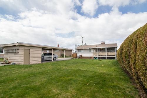 215 Sadler Road, Kelowna, BC - Outdoor